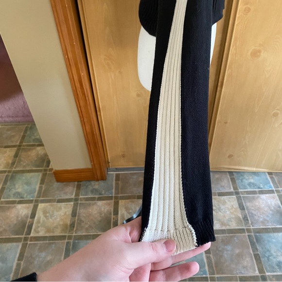 Urban Outfitters • Ribbed Half Zip Cropped Sweater in Black - Picture 6 of 11